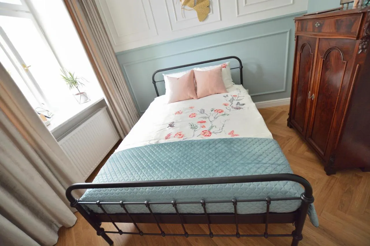 Apartament Pod Sowami - Warszawa, Ul. Okrzei Apartment