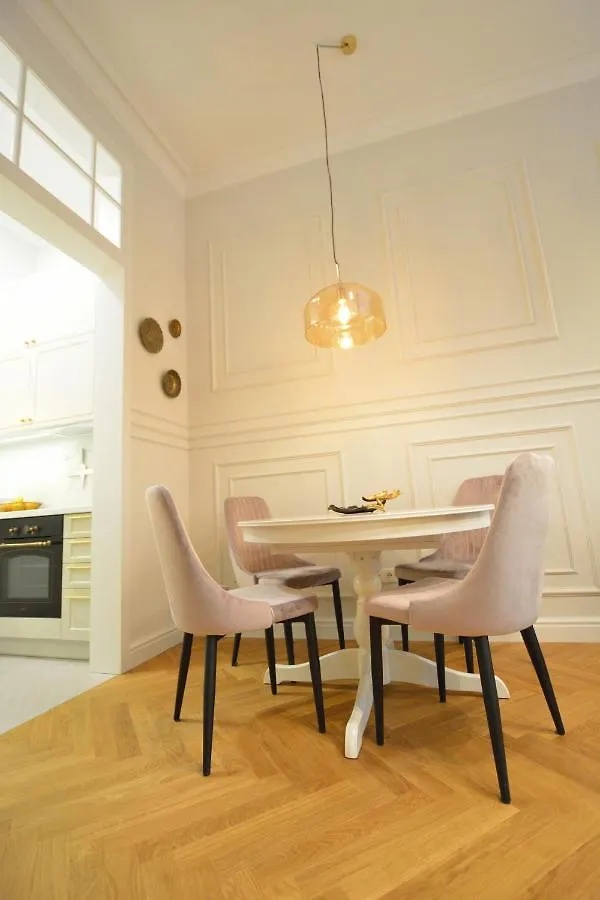 Apartament Pod Sowami - Warszawa, Ul. Okrzei Apartment