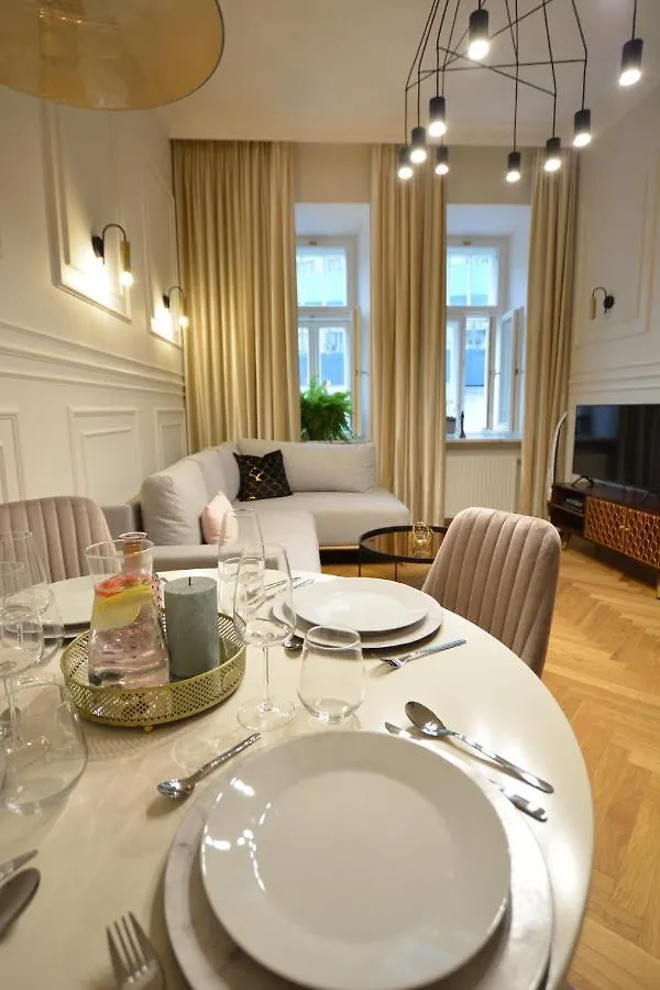 Apartament Pod Sowami - Warszawa, Ul. Okrzei Apartment