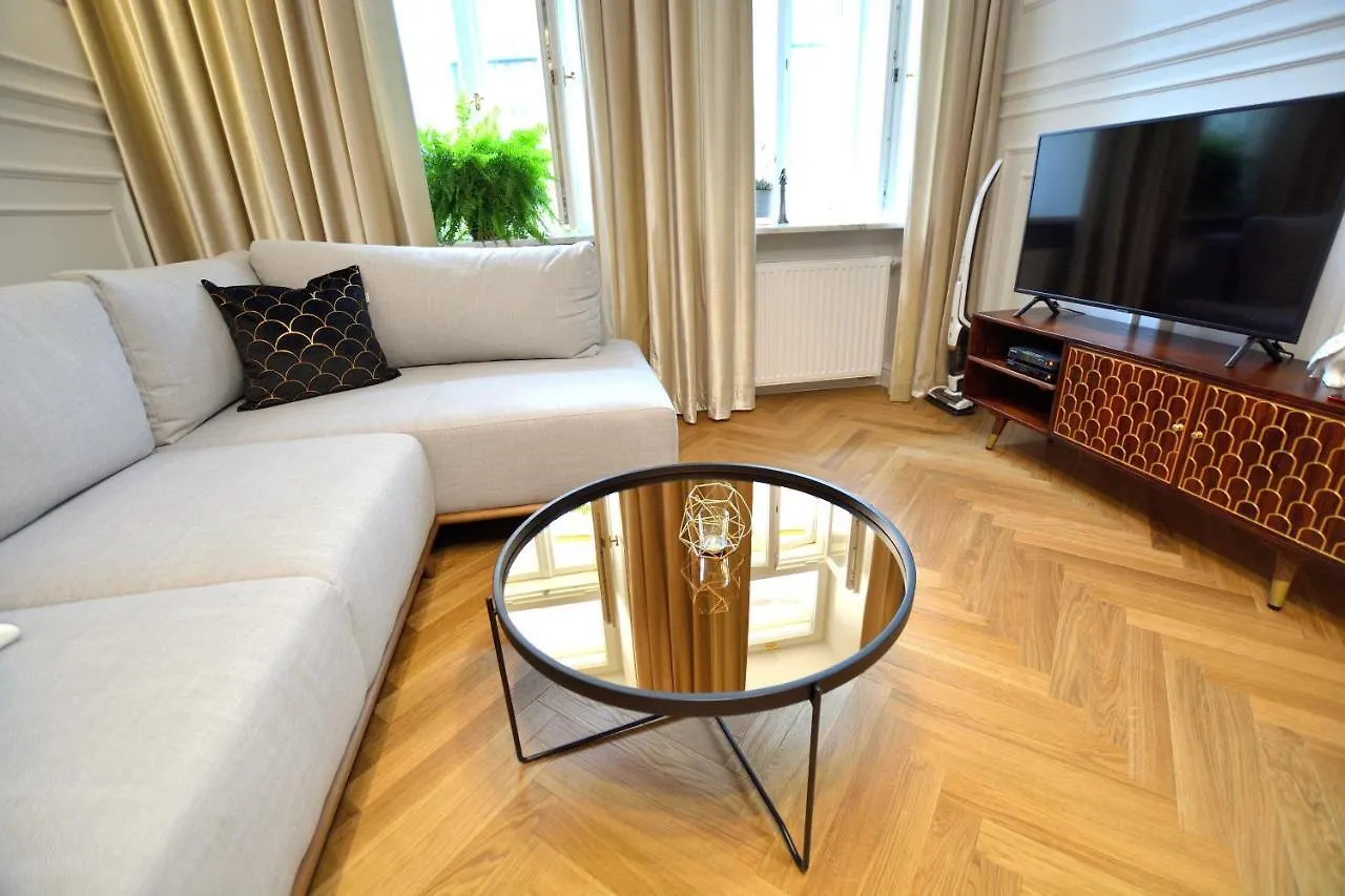 Apartament Pod Sowami - Warszawa, Ul. Okrzei Apartment