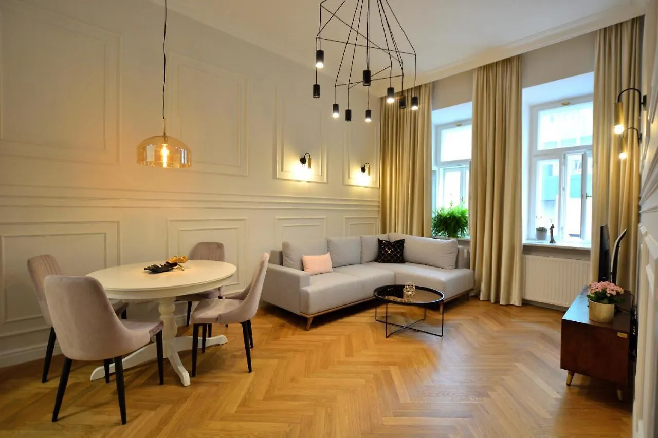 Apartament Pod Sowami - Warszawa, Ul. Okrzei Apartment 0*, Warsaw